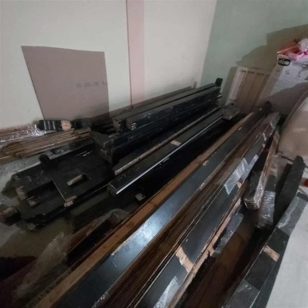 Tirane, shes Shiten Lende Druri te perdorura Tirane 350 €