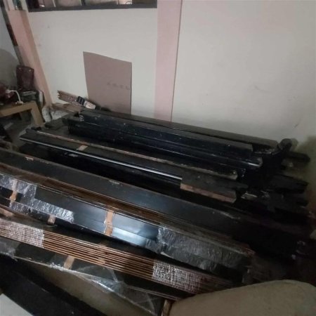 Tirane, shes Shiten Lende Druri te perdorura Tirane 350 €