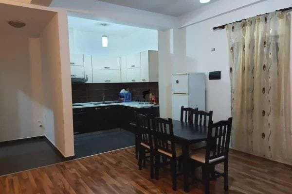 APARTAMENT ME QERA 1+1 21 DHJETORI 46.000 LEKE