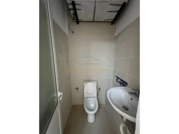 Tirane, shitet ambjent biznesi Kati 0, 72 m² 273.600 € (Rruga Siri Kodra)