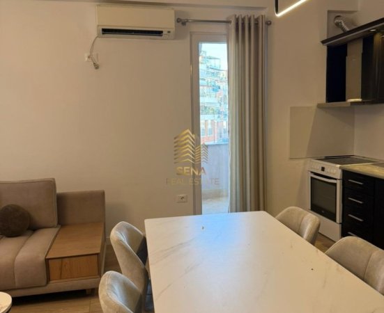 Tirane, jepet me qera apartament 2+1 Kati 2, 85 m² 800 € (Rruga Rrapo Hekali)