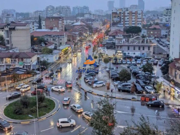 Tirane, shitet ambjent biznesi Kati 0, 500 m² 2.000.000 € (komuna e parisit)