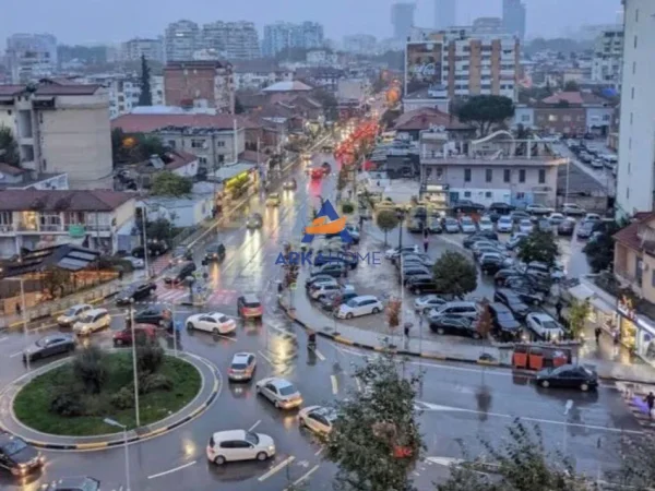 Tirane, shitet ambjent biznesi Kati 0, 500 m² 2.000.000 € (komuna e parisit)