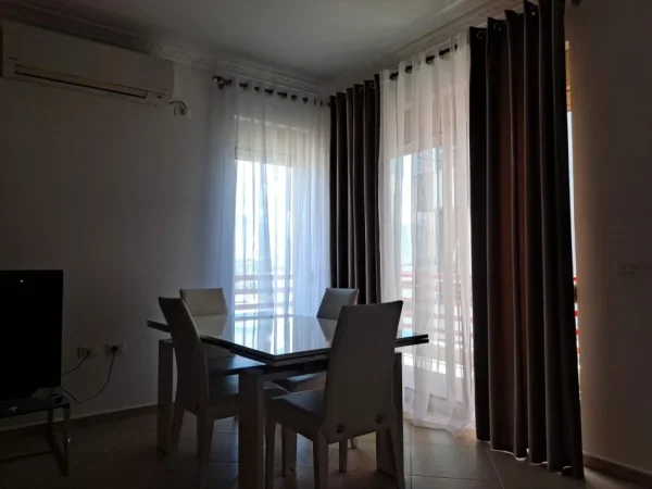 Tirane, jepet me qera apartament 2+1 Kati 4, 108 m² 850 € (liqeni thate)