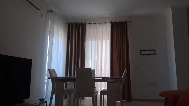 Tirane, jepet me qera apartament 2+1 Kati 4, 108 m² 850 € (liqeni thate)