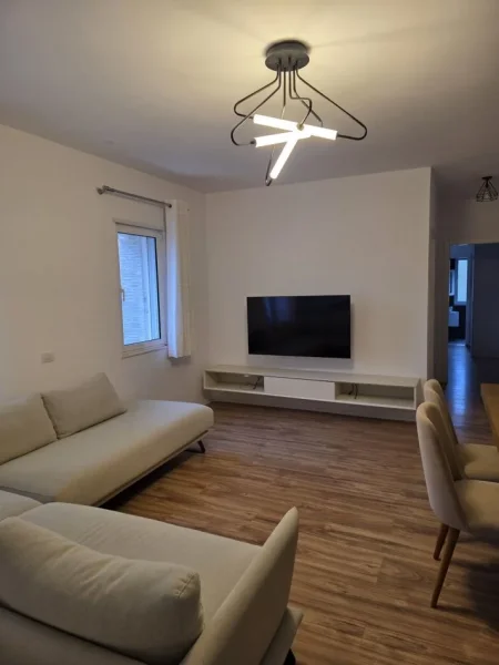 Tirane, shitet apartament 3+1 , 131 m² 141.000 € (Rruga e Dajtit)