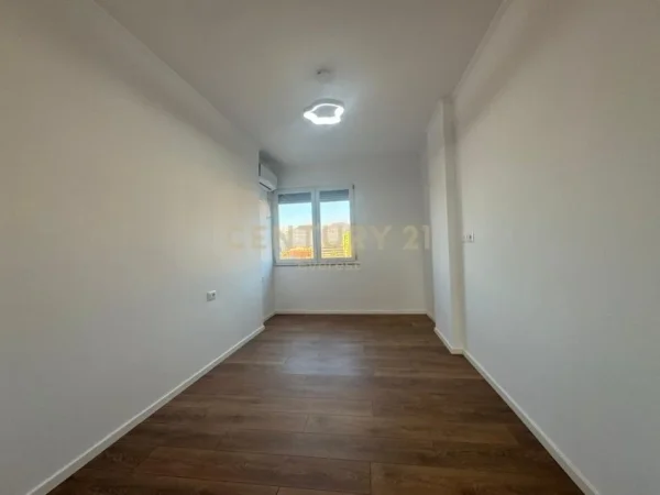 Tirane, shitet apartament 2+1+Aneks+Ballkon Kati 7, 93 m² 218.000 € (Mine Peza)
