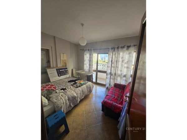 Tirane, jepet me qera apartament 2+1 Kati 4, 75 m² 750 € (Myslym Shyri)