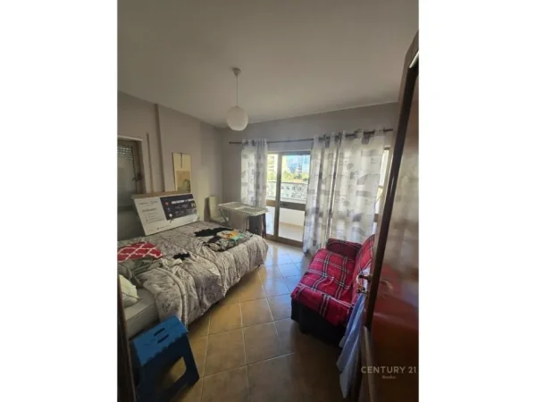 Tirane, jepet me qera apartament 2+1 Kati 4, 75 m² 750 € (Myslym Shyri)