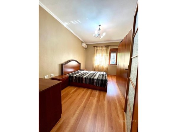 Tirane, jepet me qera apartament 1+1 Kati 1, 53 m² 600 € (Garda)