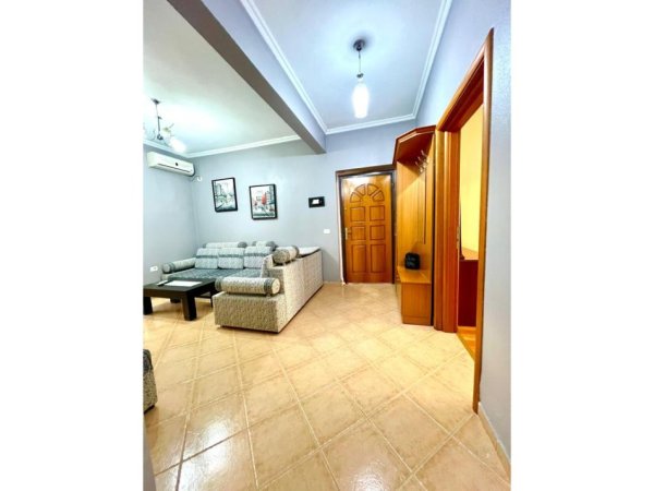 Tirane, jepet me qera apartament 1+1 Kati 1, 53 m² 600 € (Garda)