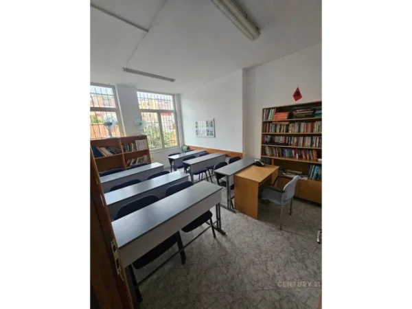 Tirane, jepet me qera ambjent biznesi Kati 1, 190 m² 1.100 € (Rr. Bardhyl)