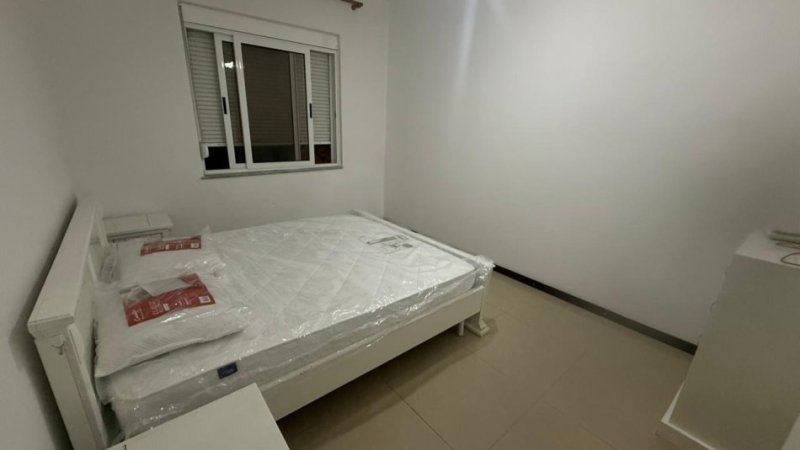 Tirane, jepet me qera apartament 2+1+Ballkon Kati 3, 80 m² 500 € (perballe square21)