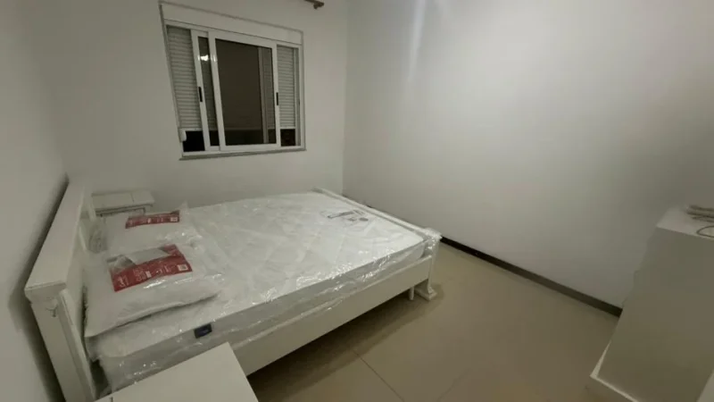 Tirane, jepet me qera apartament 2+1+Ballkon Kati 3, 80 m² 500 € (perballe square21)