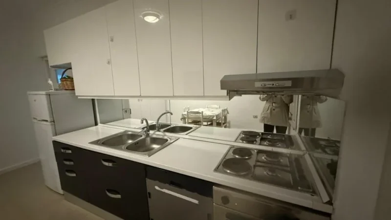 Tirane, jepet me qera apartament 2+1+Ballkon Kati 3, 80 m² 500 € (perballe square21)