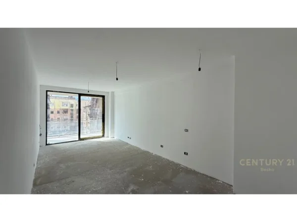 Tirane, shitet apartament 2+1+Ballkon Kati 1, 122 m² 260.000 € (rruga e mine peza)