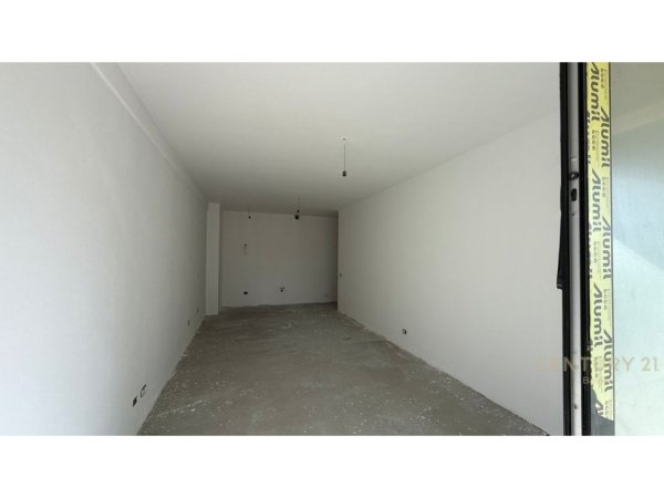 Tirane, shitet apartament 2+1+Ballkon Kati 1, 122 m² 260.000 € (rruga e mine peza)