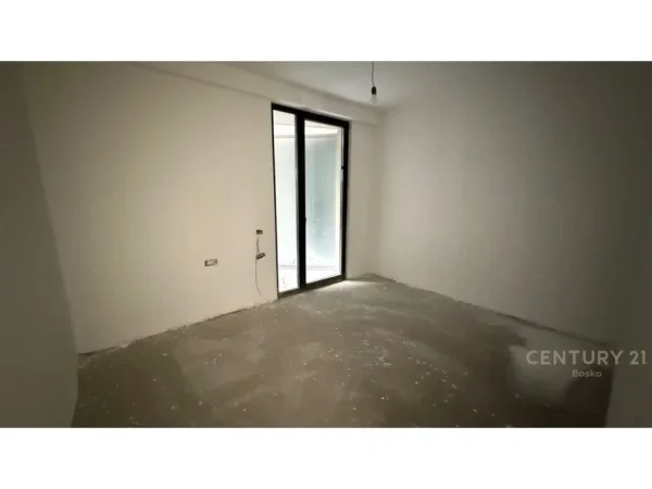 Tirane, shitet apartament 2+1+Ballkon Kati 1, 122 m² 260.000 € (rruga e mine peza)