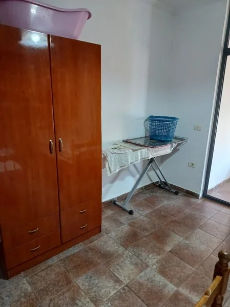 Tirane, jap me qera apartament 2+1+Ballkon Kati 8, 110 m² (Selvia, afer gjimnazit Partizani)