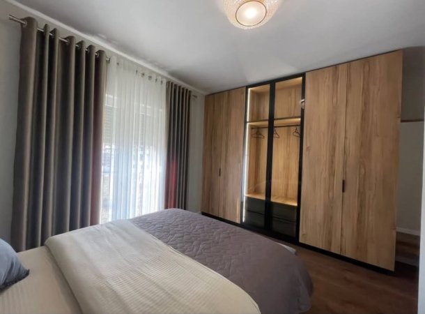 Tirane, jepet me qera apartament 3+1+Ballkon , 1.500 € (Liqeni Artificial)