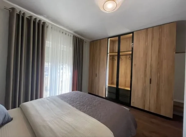 Tirane, jepet me qera apartament 3+1+Ballkon , 1.500 € (Liqeni Artificial)
