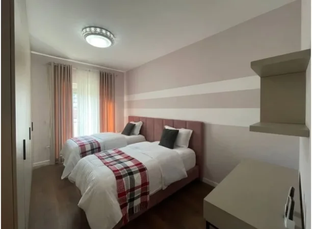 Tirane, jepet me qera apartament 3+1+Ballkon , 1.500 € (Liqeni Artificial)