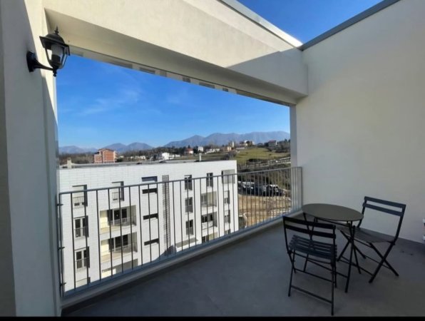 Tirane, jepet me qera apartament 3+1+Ballkon , 1.500 € (Liqeni Artificial)