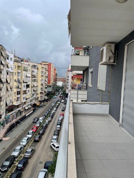 Tirane, jepet me qera apartament 2+1+Ballkon Kati 5, 113 m² 700 € (Rruga Sabri Preveza)