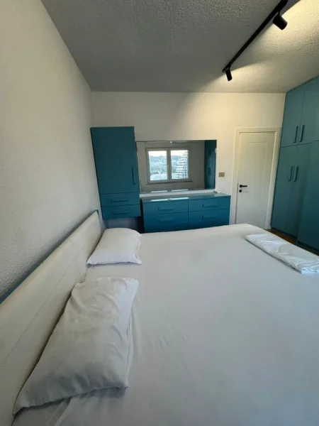 Tirane, jepet me qera apartament 2+1+Ballkon Kati 8, 82 m² 750 € (Rruga e Kosovareve)