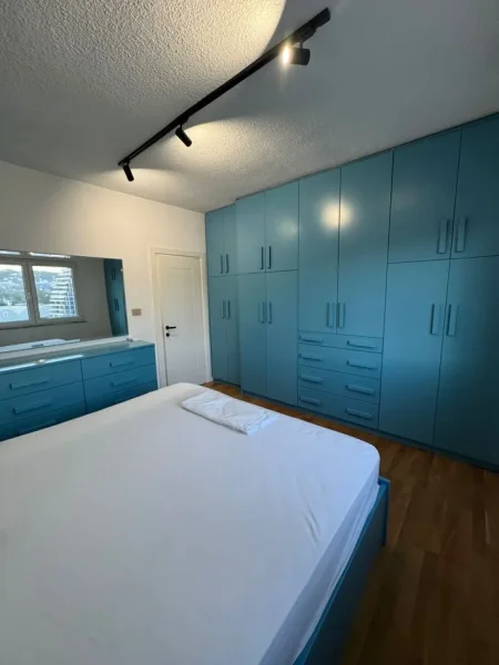 Tirane, jepet me qera apartament 2+1+Ballkon Kati 8, 82 m² 750 € (Rruga e Kosovareve)