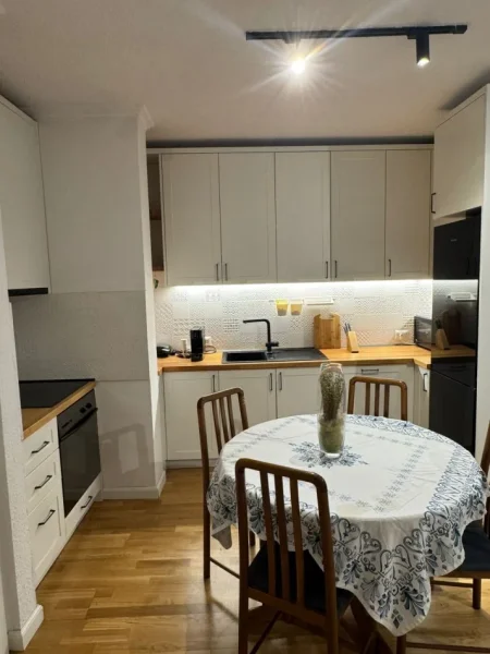 Tirane, jepet me qera apartament 2+1+Ballkon Kati 8, 82 m² 750 € (Rruga e Kosovareve)