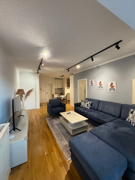 Tirane, jepet me qera apartament 2+1 Kati 7, 750 € Rruga e Kosovareve