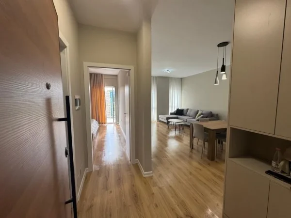 Tirane, jepet me qera apartament 1+1+Ballkon Kati 10, 75 m² 600 € (Rruga Hysni Gerbolli)
