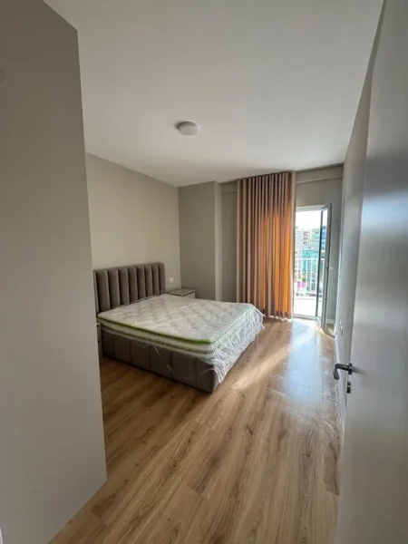 Tirane, jepet me qera apartament 1+1+Ballkon Kati 10, 75 m² 600 € (Rruga Hysni Gerbolli)