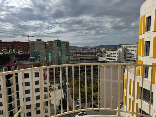 Tirane, jepet me qera apartament 1+1+Ballkon Kati 10, 75 m² 600 € (Rruga Hysni Gerbolli)