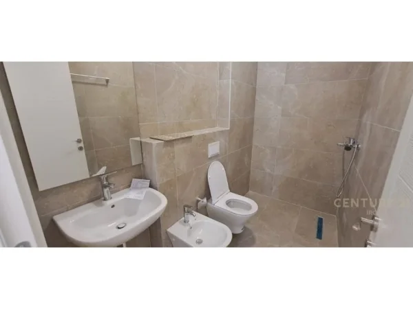 Tirane, shitet apartament 2+1+Ballkon Kati 5, 98 m² 205.000 € (ASL)