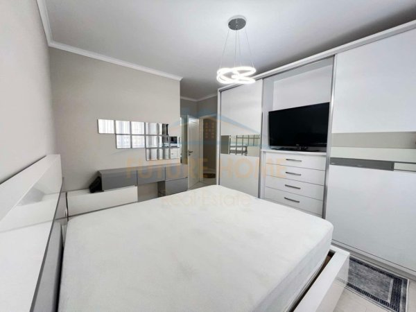 Tirane, shitet apartament 2+1+Ballkon Kati 8, 97 m² 155.000 € (UNAZA E RE)