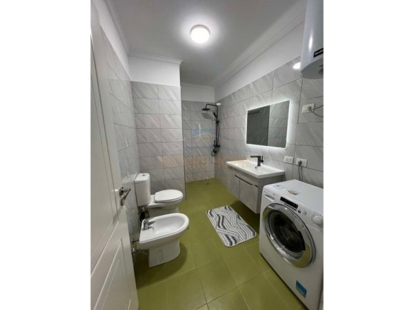 Tirane, shitet apartament 2+1+Ballkon Kati 8, 97 m² 155.000 € (UNAZA E RE)