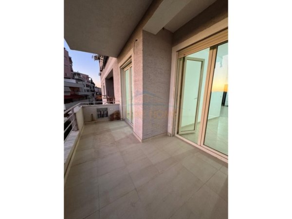 Tirane, shitet apartament 1+1+Ballkon Kati 2, 79 m² 107.000 € (FRESKU)