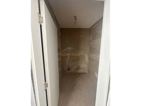 Tirane, shitet apartament 2+1+Ballkon Kati 8, 102 m² 166.000 € (FUSHA E AVIACIONIT)