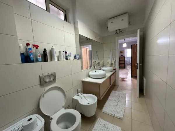 Tirane, shes apartament 3+1 Kati 5, 102 m² 250.000 € (Vasil Shanto)