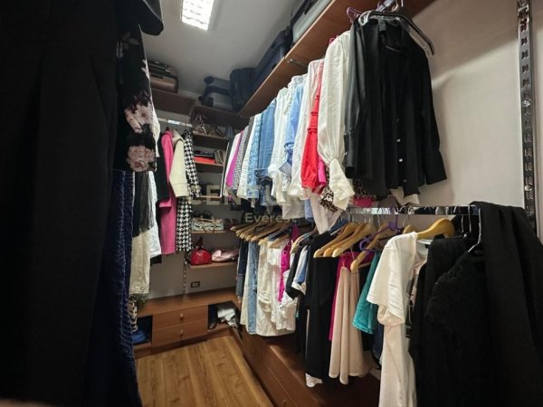 Tirane, shes apartament 3+1 Kati 5, 102 m² 250.000 € (Vasil Shanto)