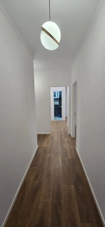 Tirane, shitet apartament 2+1+Ballkon Kati 7, 93 m² (Prokuroria, Bulevardi)