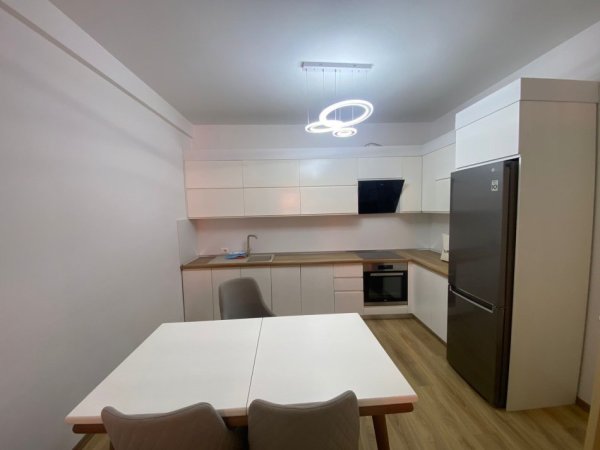 Tirane, jepet me qera apartament 2+1 Kati 5, 120 m² 700 € (Farmacia 10)