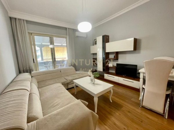 Tirane, jepet me qera apartament 1+1 Kati 5, 70 m² 780 € (9 Kateshet)