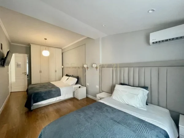 Tirane, jepet me qera apartament 1+1 Kati 5, 70 m² 780 € (9 Kateshet)