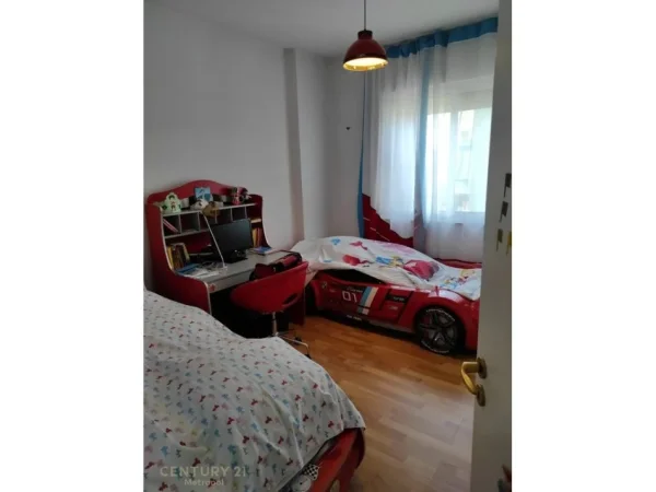 Tirane, jepet me qera apartament Kati 7, 102 m² 800 € (Qender)
