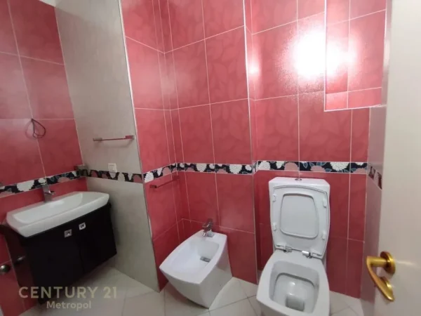 Tirane, jepet me qera apartament Kati 7, 102 m² 800 € (Qender)