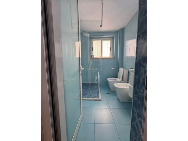 Tirane, jepet me qera apartament 2+1 Kati 2, 75 m² 1.200 € (Rruga e Durresit)