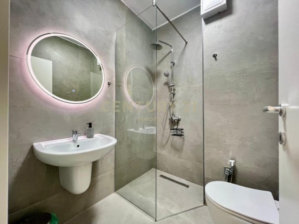 Tirane, jepet me qera apartament 2+1+Ballkon Kati 3, 86 m² 1.200 € 